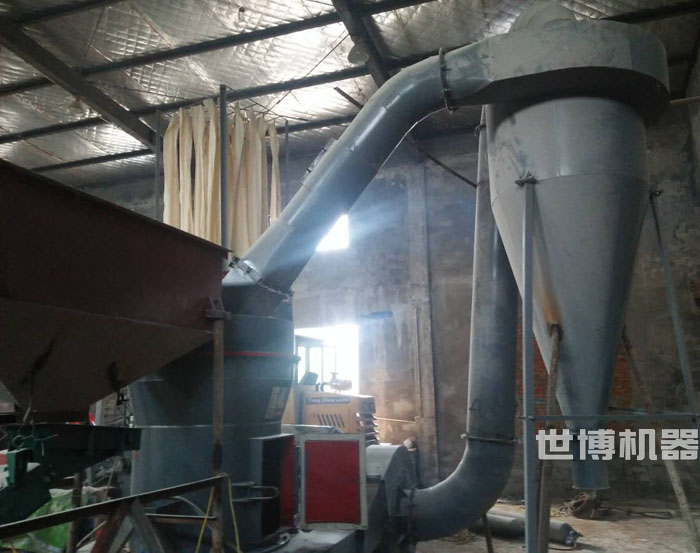 高嶺土磨粉加工現(xiàn)場